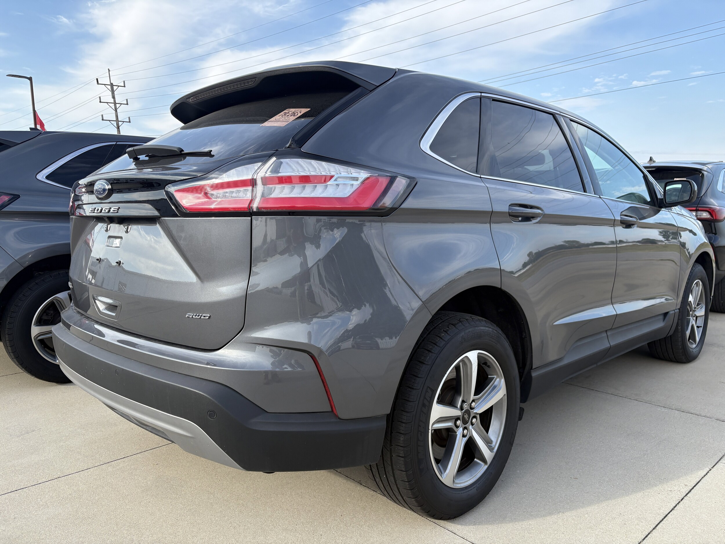 2024 Ford Edge SEL photo 2