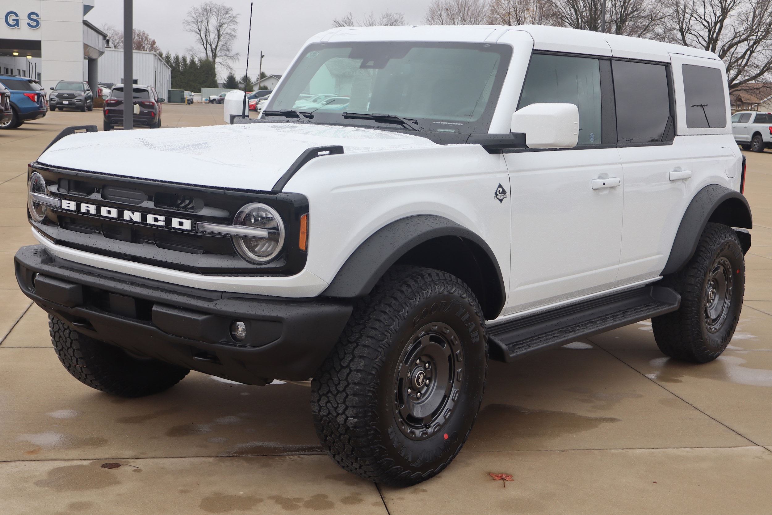 2025 Ford Bronco 4-Door Outer Banks's photo