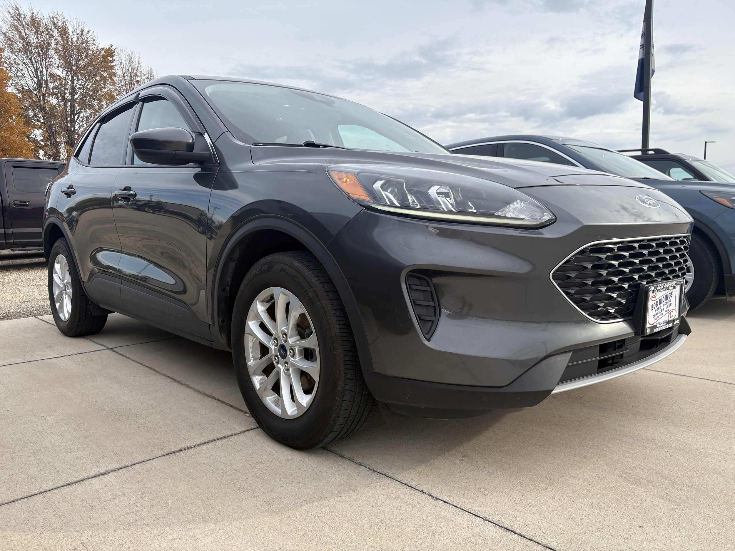 2020 Ford Escape SE photo 2