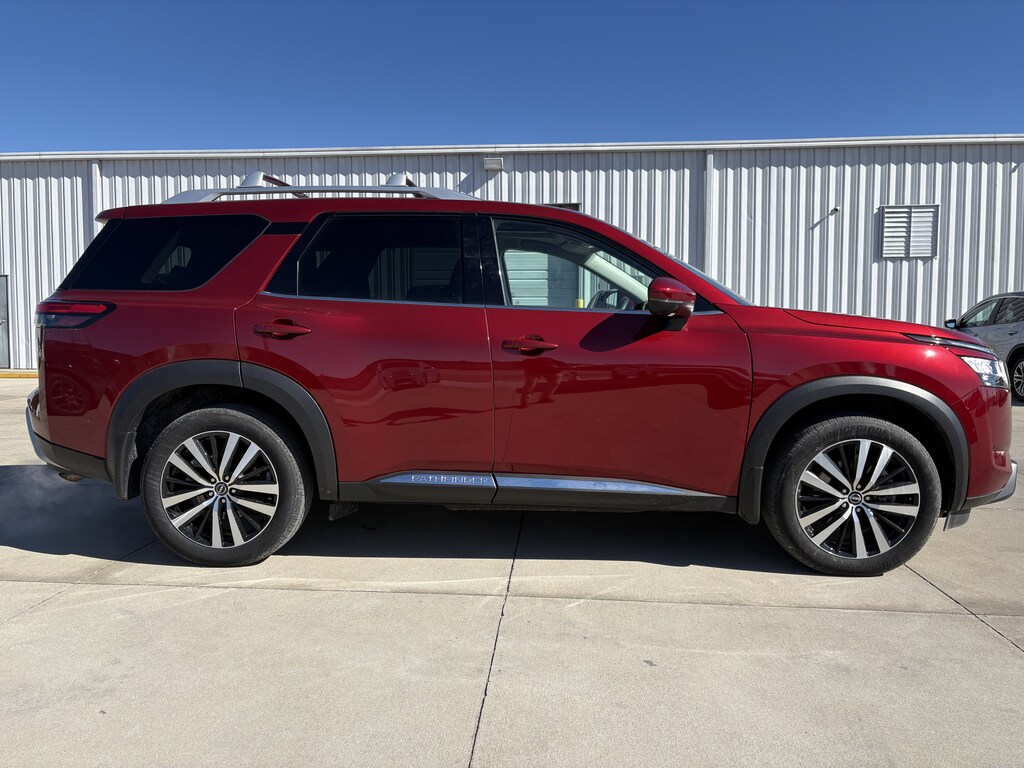 Used 2024 Nissan Pathfinder Platinum SUV