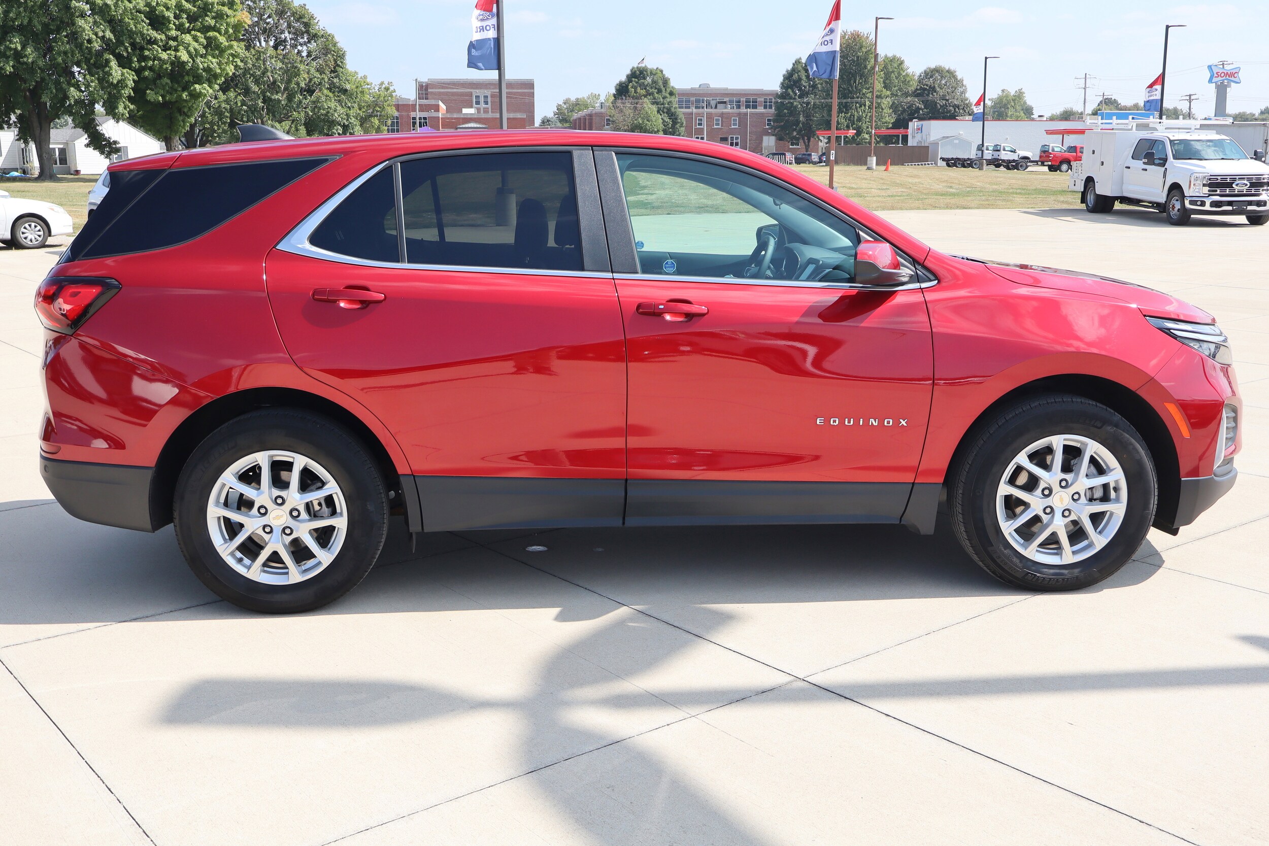 2023 Chevrolet Equinox LT photo 3