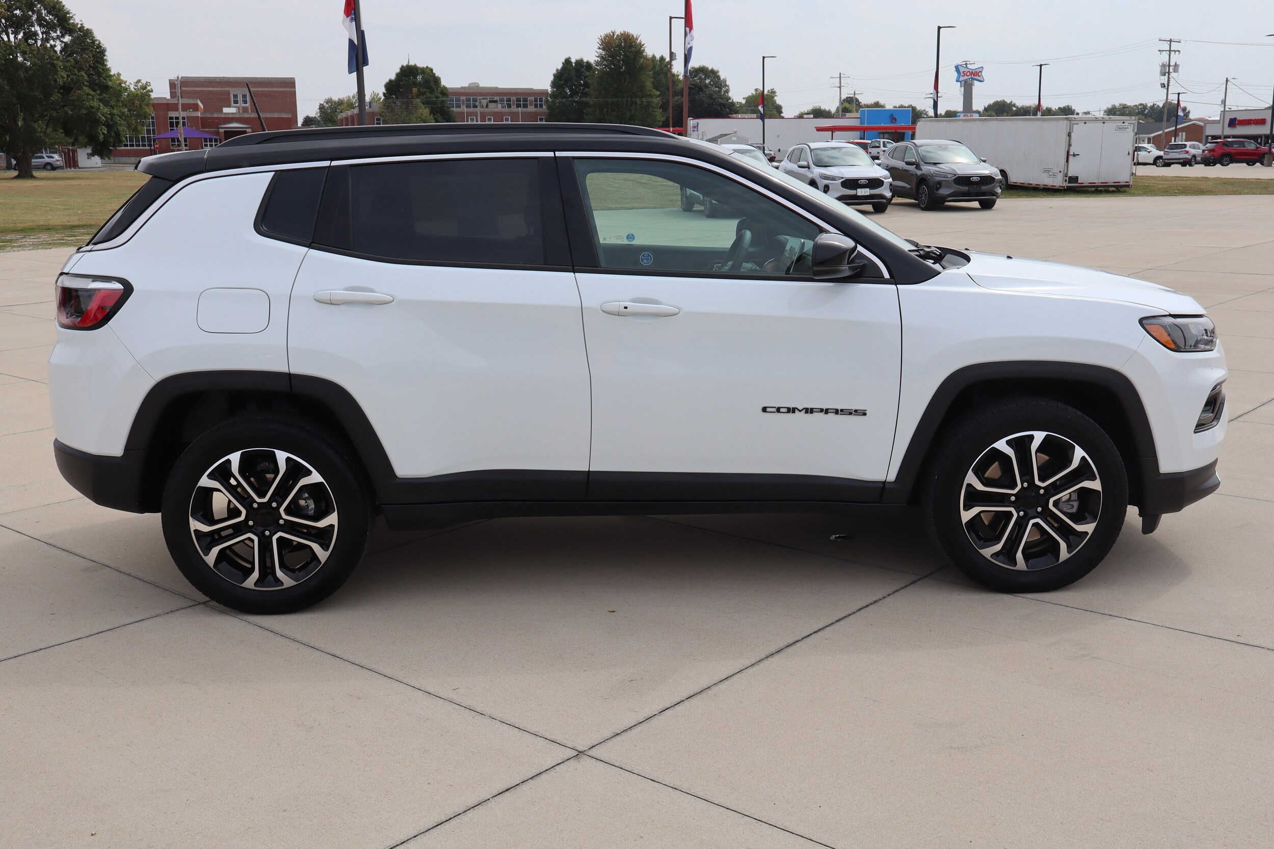 2023 Jeep Compass Limited photo 2