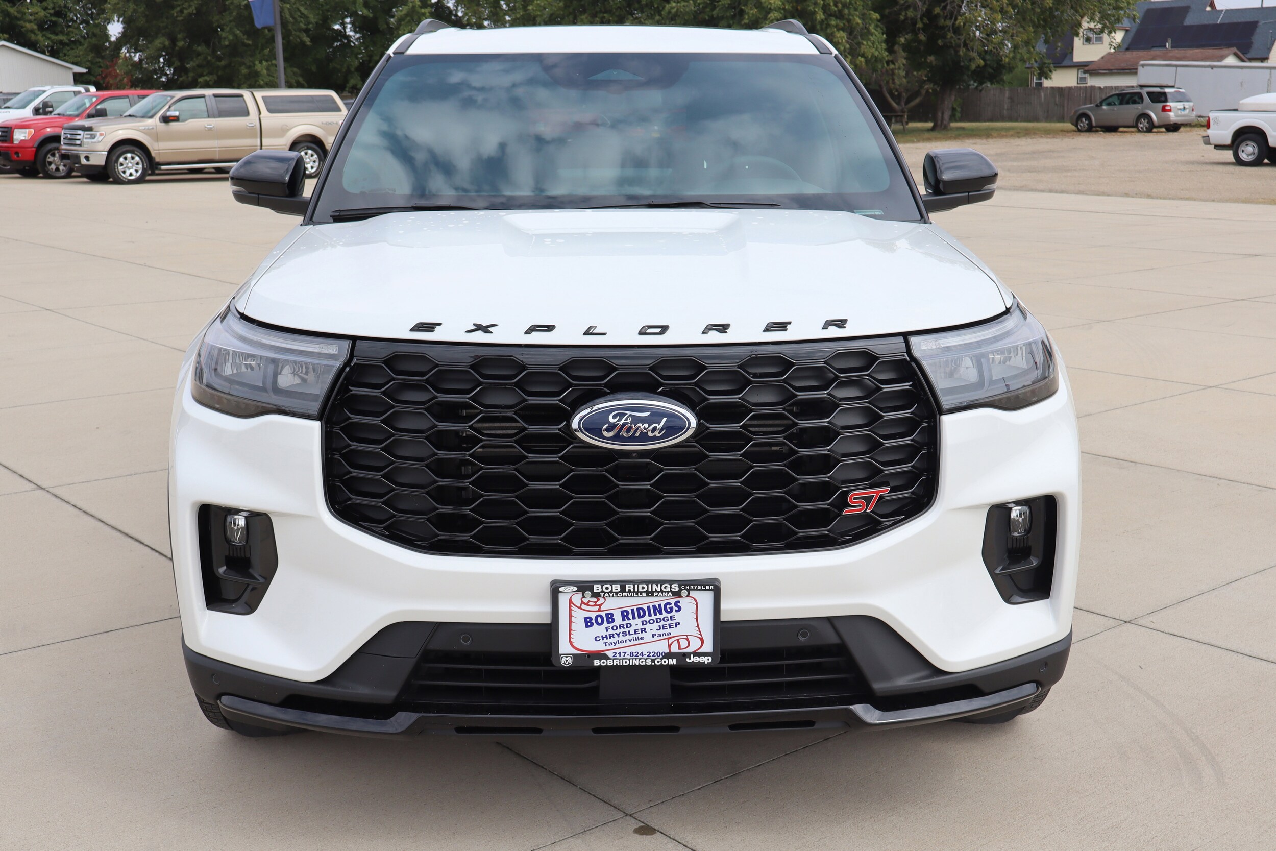 2025 Ford Explorer ST photo 2