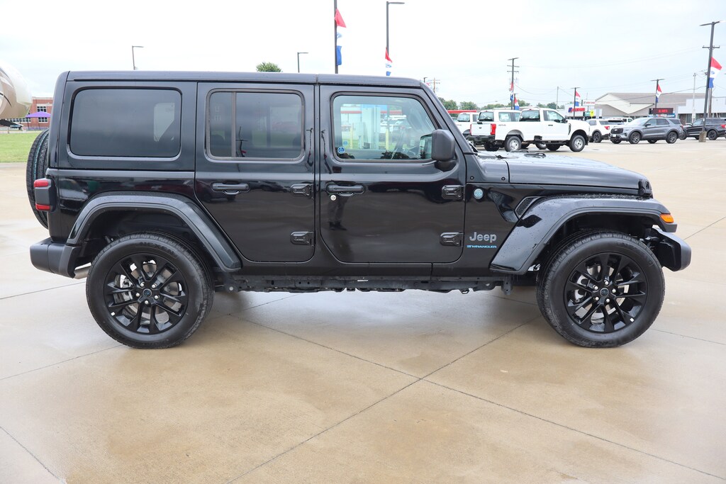 Used 2025 Jeep Wrangler 4xe Sahara SUV