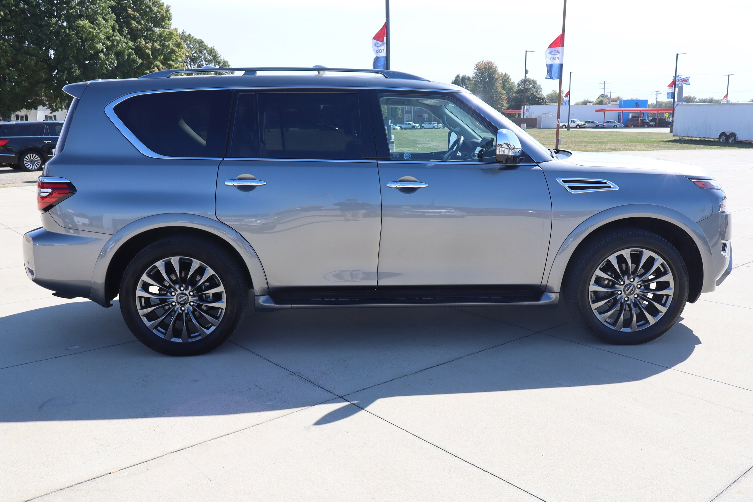2024 Nissan Armada Platinum photo 3
