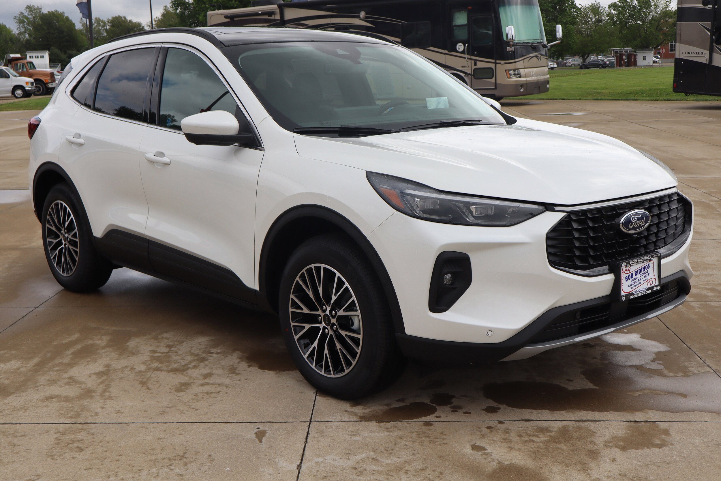 2025 Ford Escape photo 3