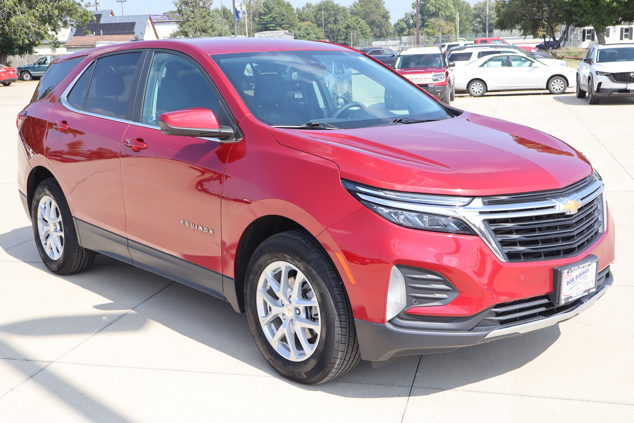 2023 Chevrolet Equinox LT photo 2