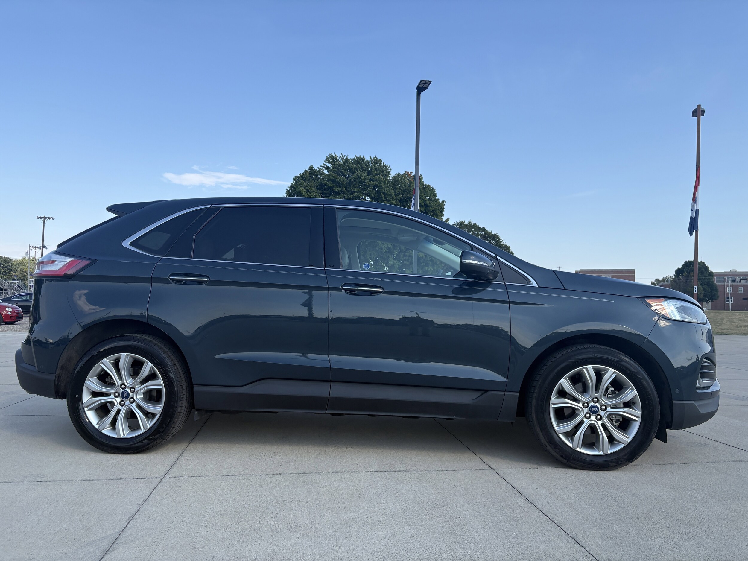 2019 Ford Edge Titanium photo 4