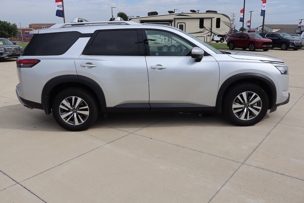 Used 2025 Nissan Pathfinder SL SUV
