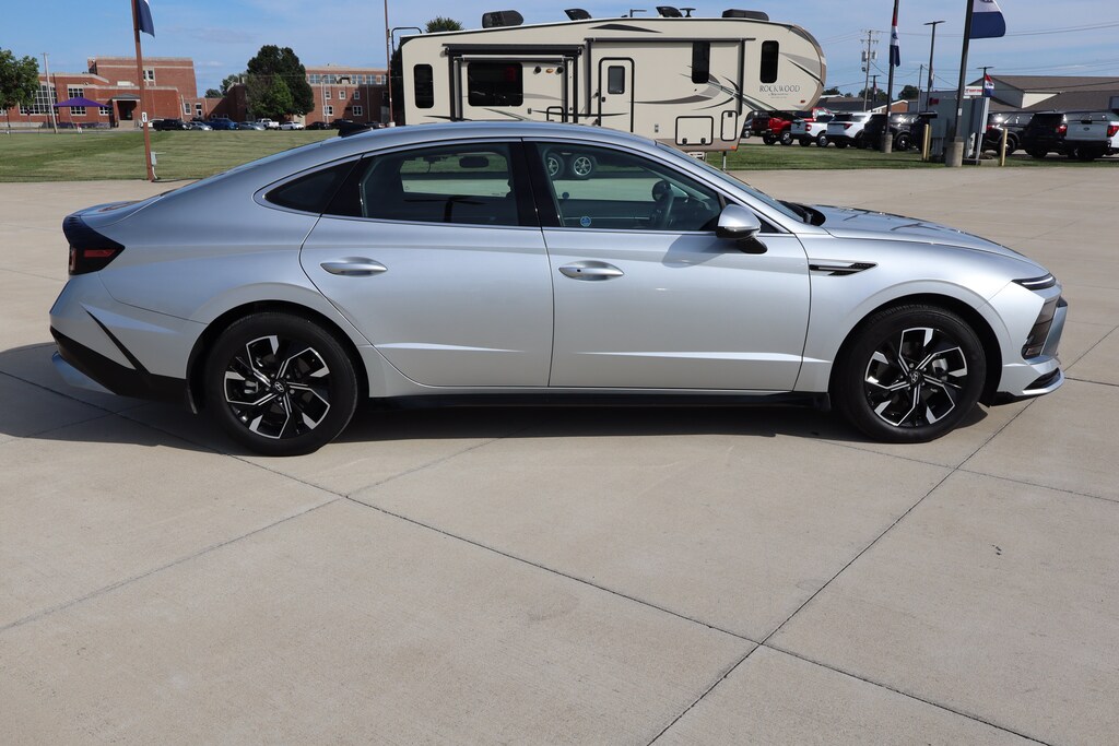 Used 2025 Hyundai Sonata SEL Sedan