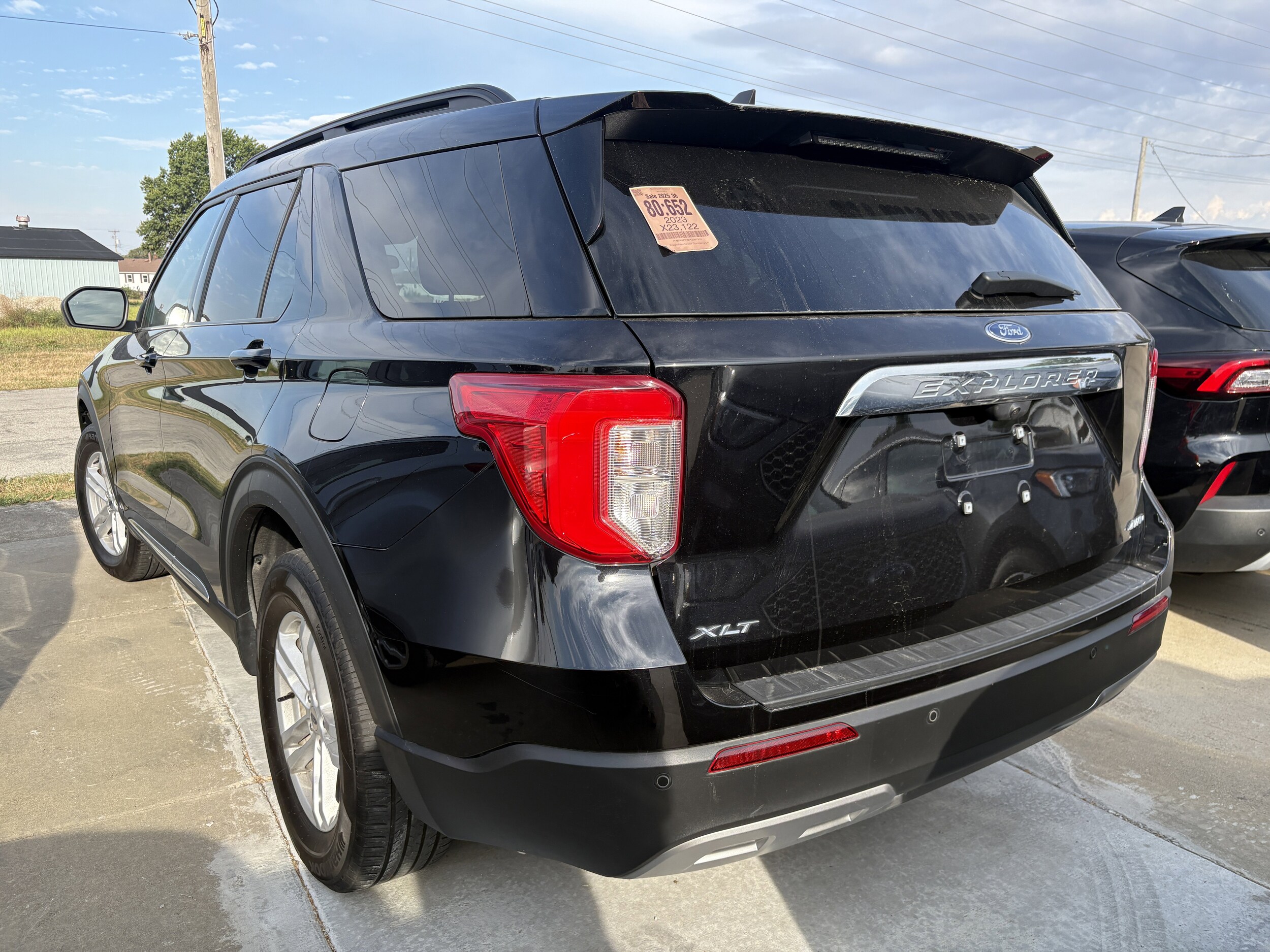 2023 Ford Explorer XLT photo 3