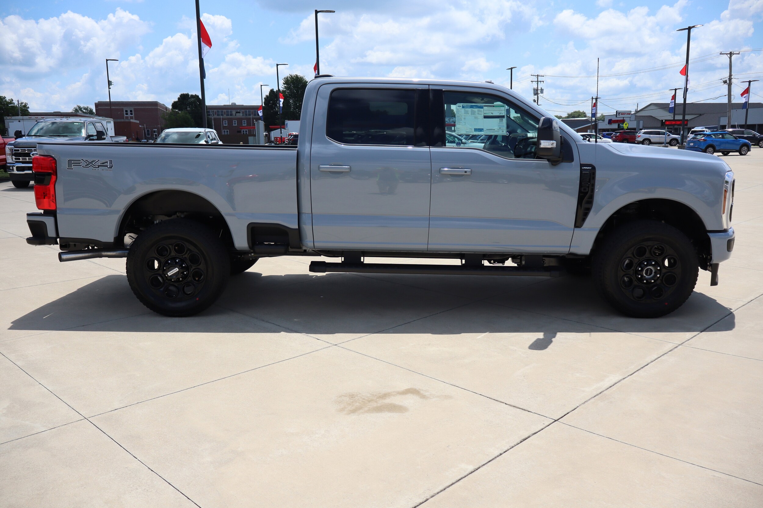 2025 Ford F-350 Lariat photo 4