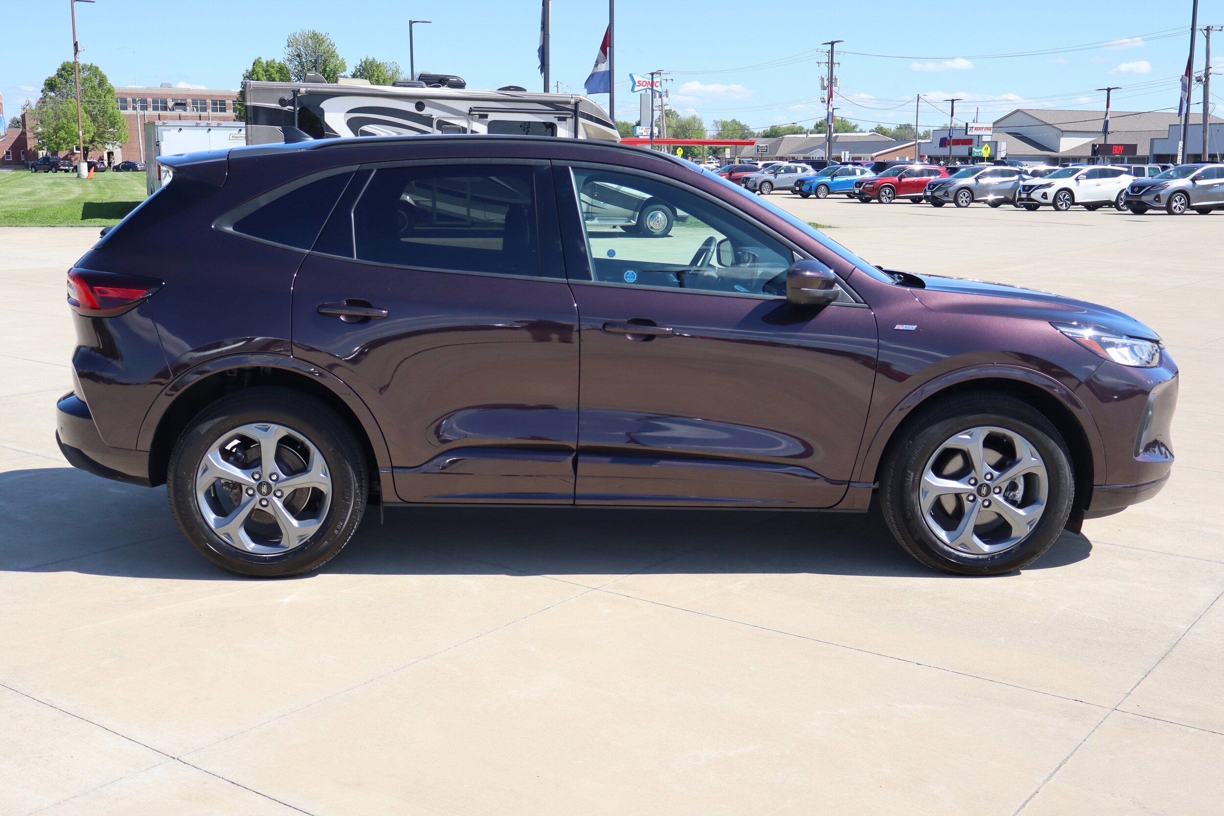 2023 Ford Escape ST-Line Select photo 4