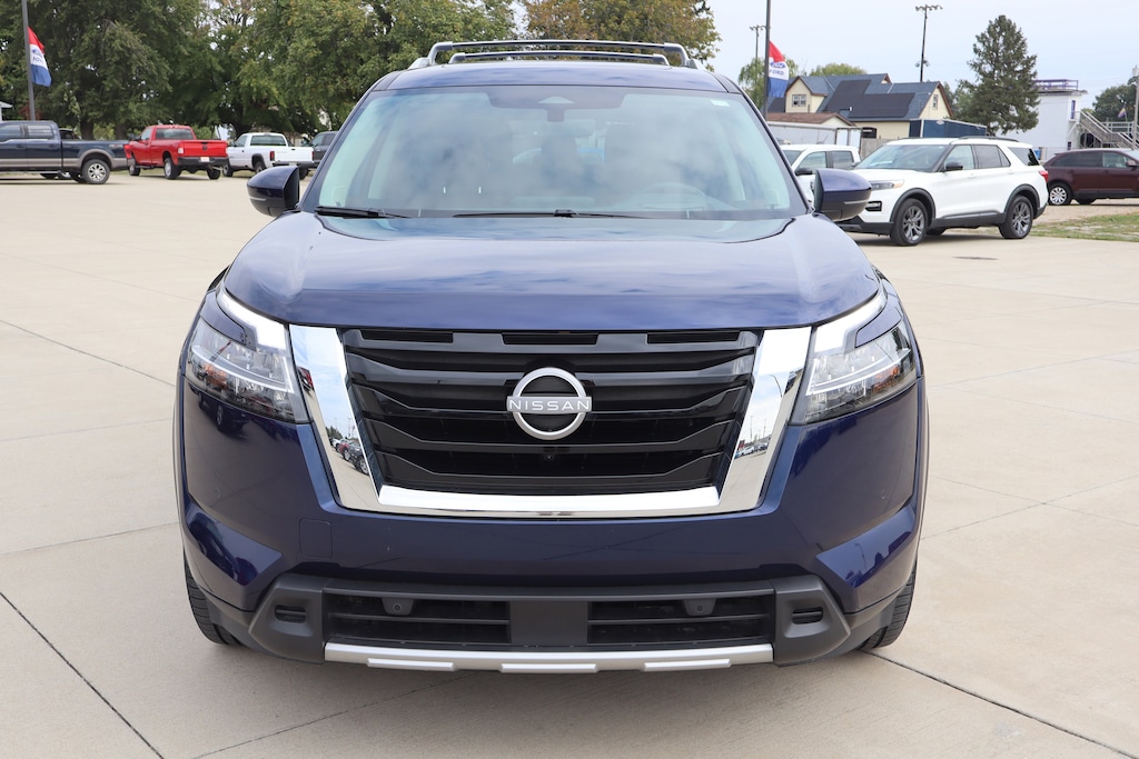 Used 2024 Nissan Pathfinder Platinum SUV