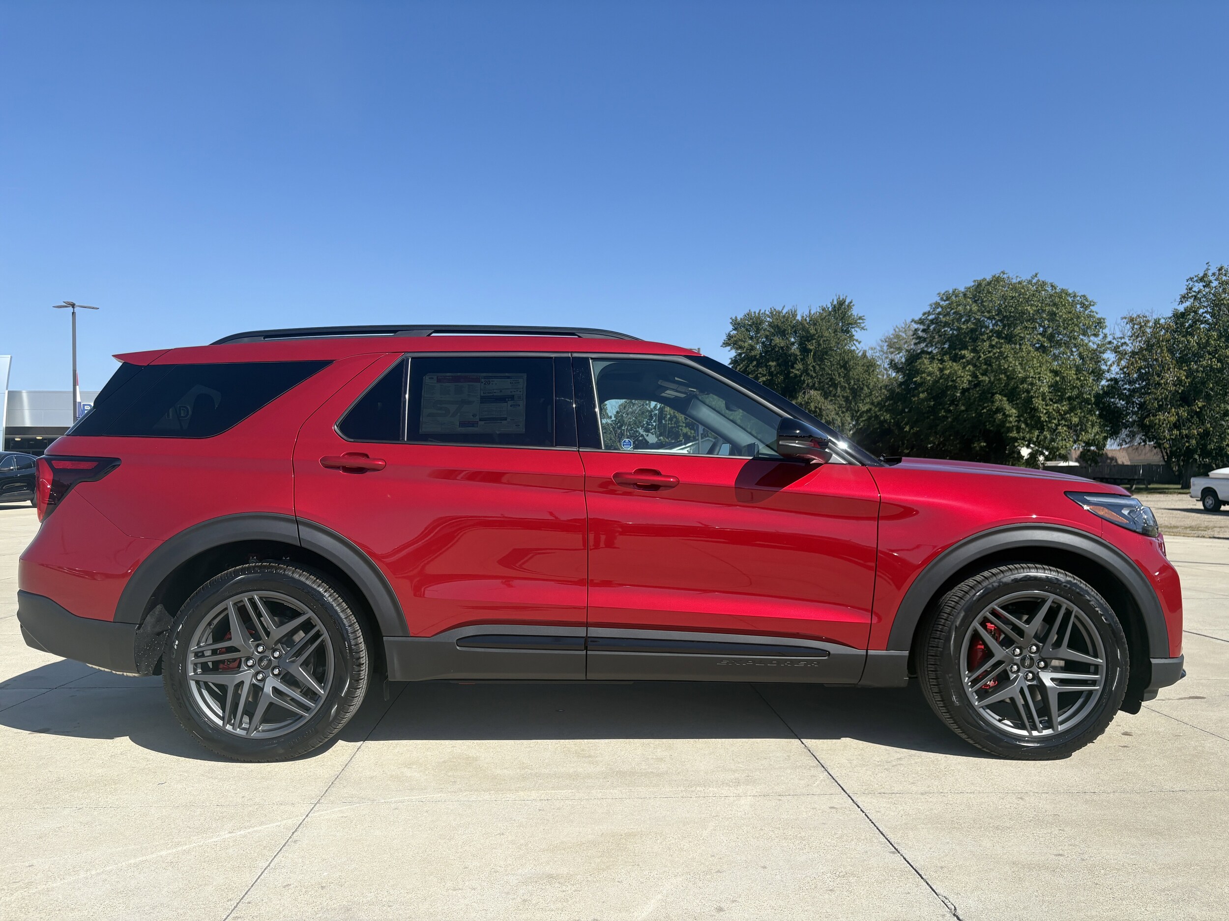 2025 Ford Explorer ST photo 3