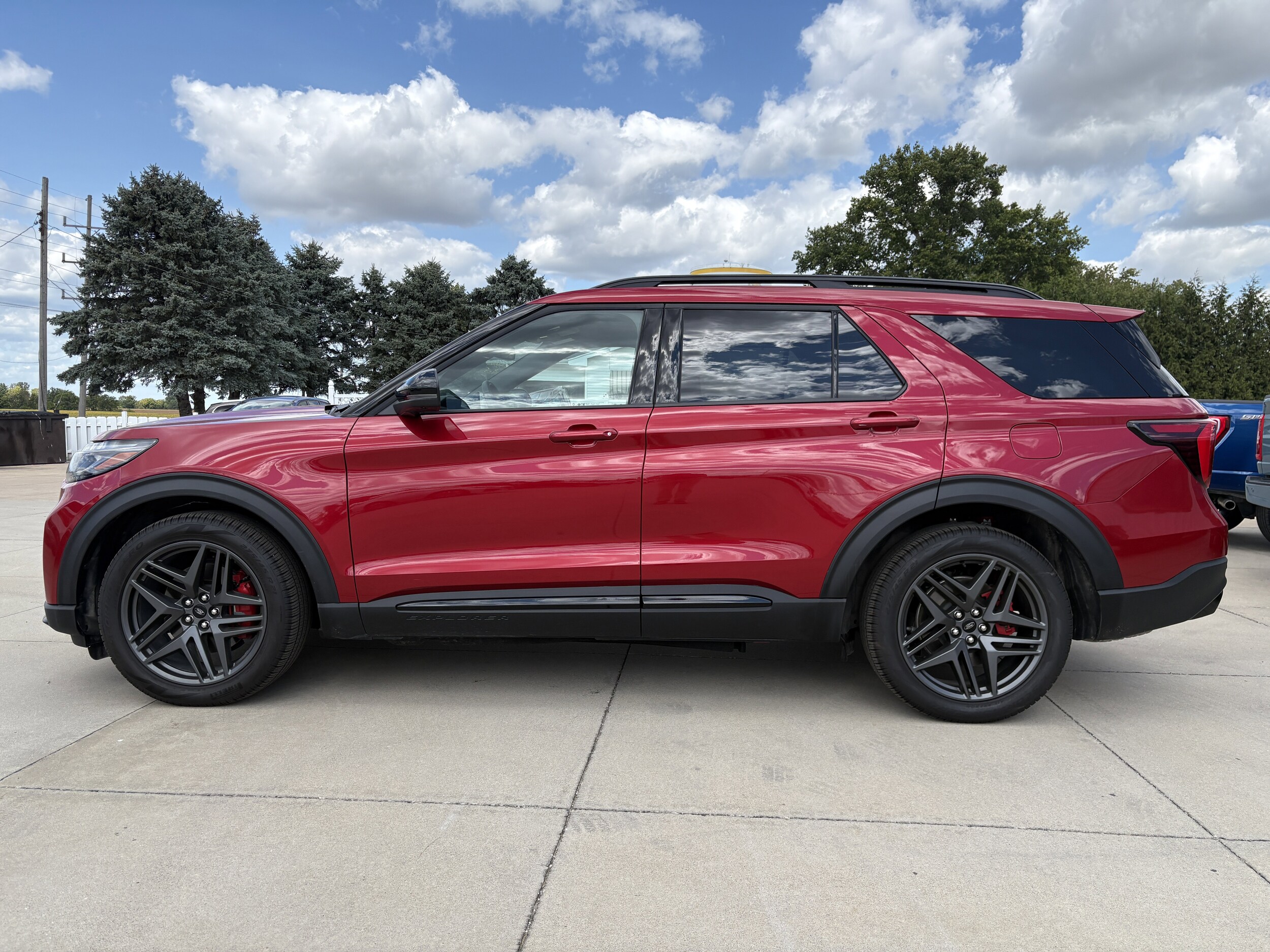 2025 Ford Explorer ST photo 3