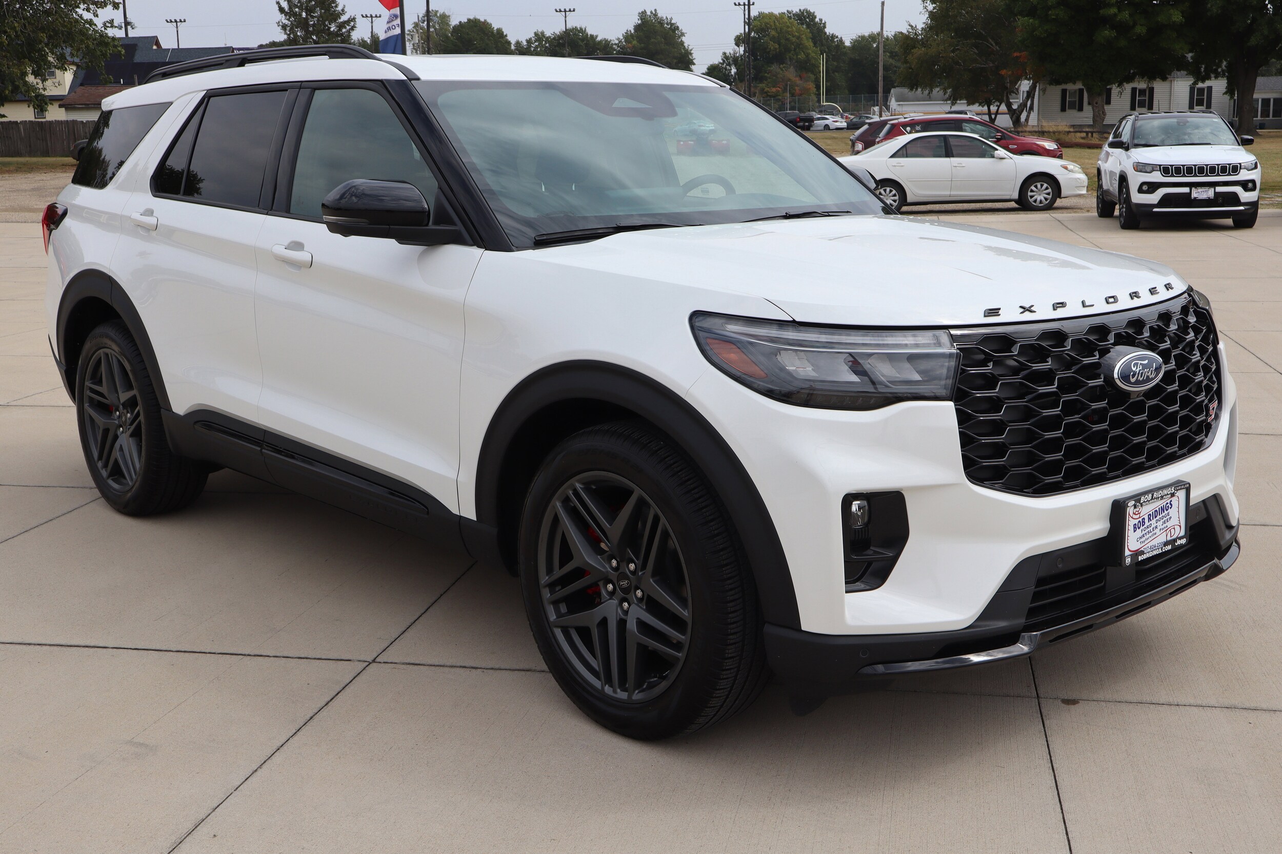 2025 Ford Explorer ST photo 3