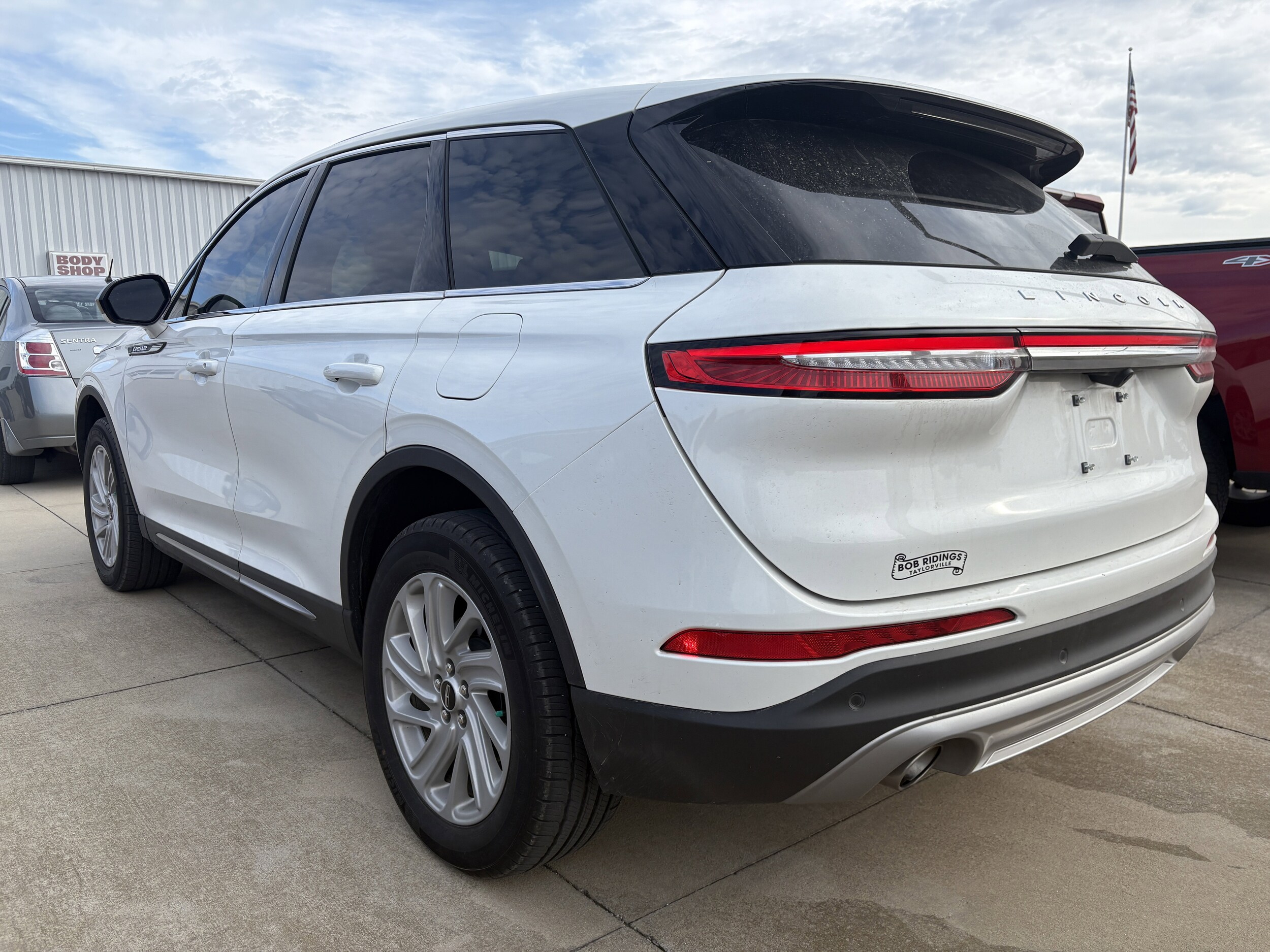 2023 Lincoln Corsair Standard photo 4