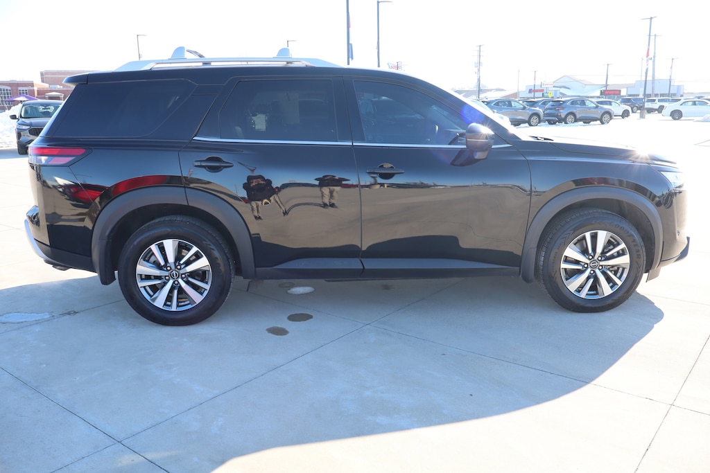 Used 2022 Nissan Pathfinder SL SUV