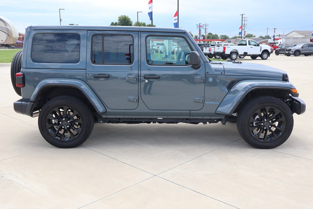 Used 2025 Jeep Wrangler 4xe Sahara SUV