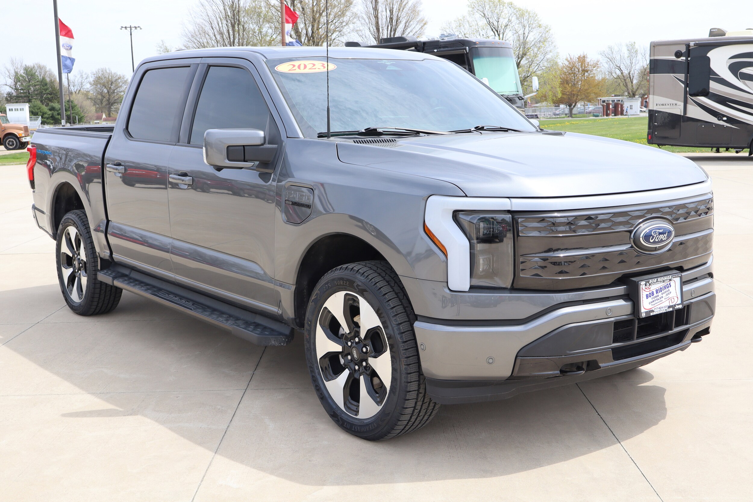 2023 Ford F-150 Lightning Platinum photo 3