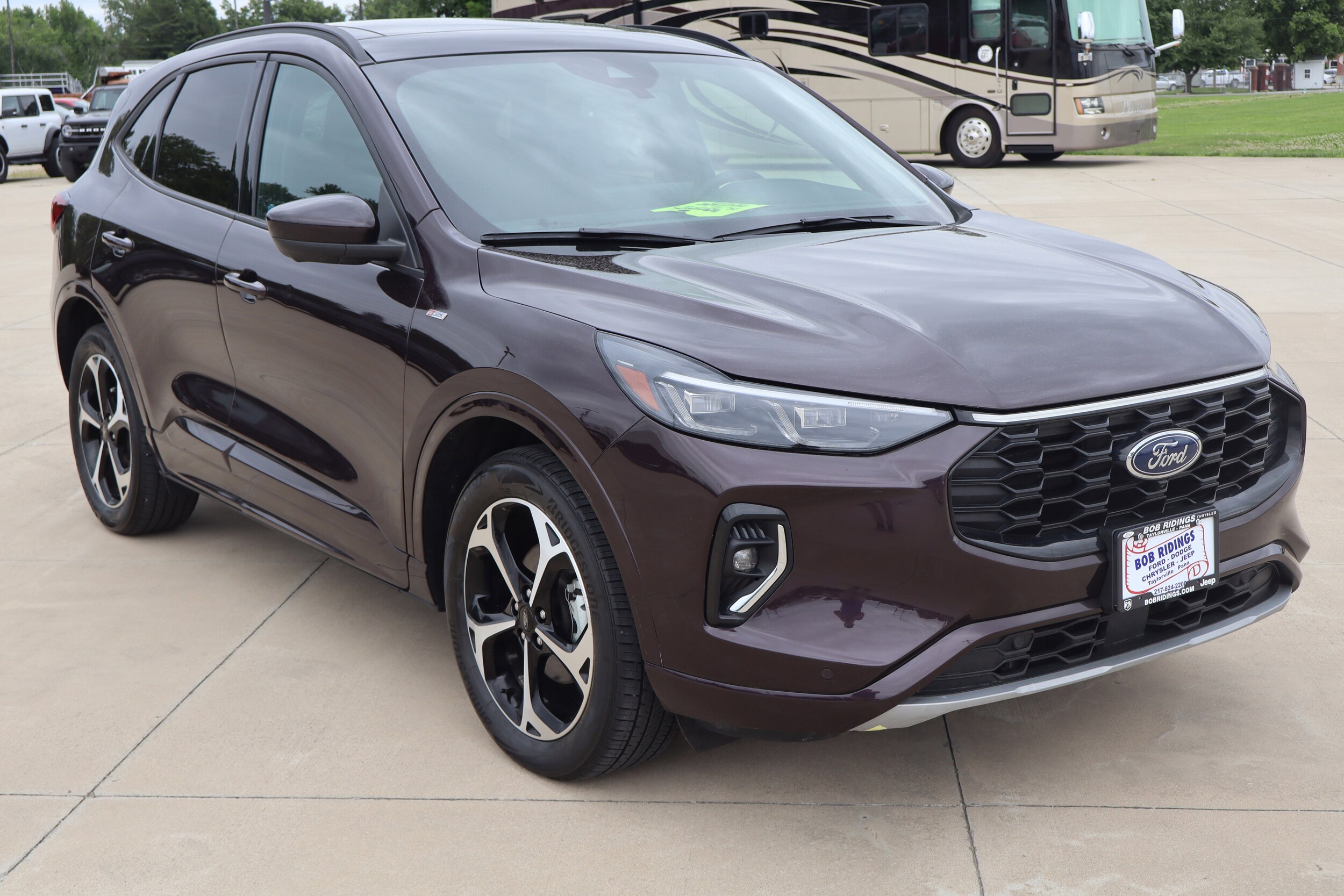 2023 Ford Escape ST-Line Elite photo 3