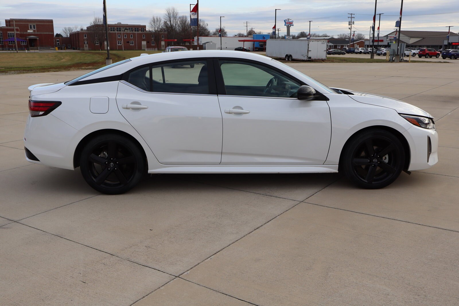 2024 Nissan Sentra SR photo 4