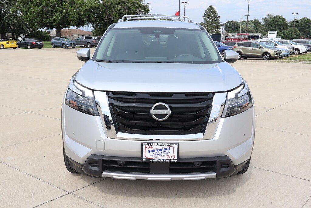 Used 2025 Nissan Pathfinder SL SUV