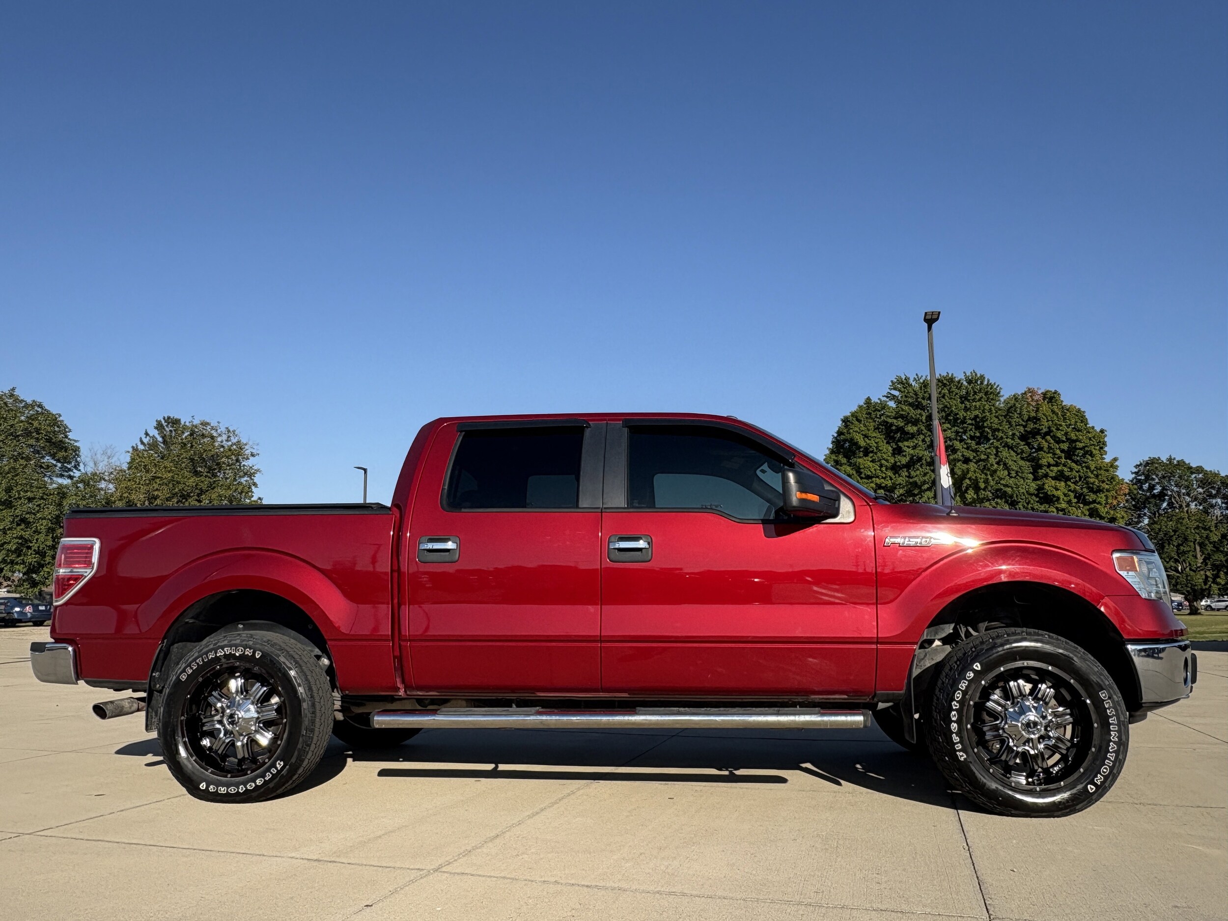 2014 Ford F-150 XLT photo 2