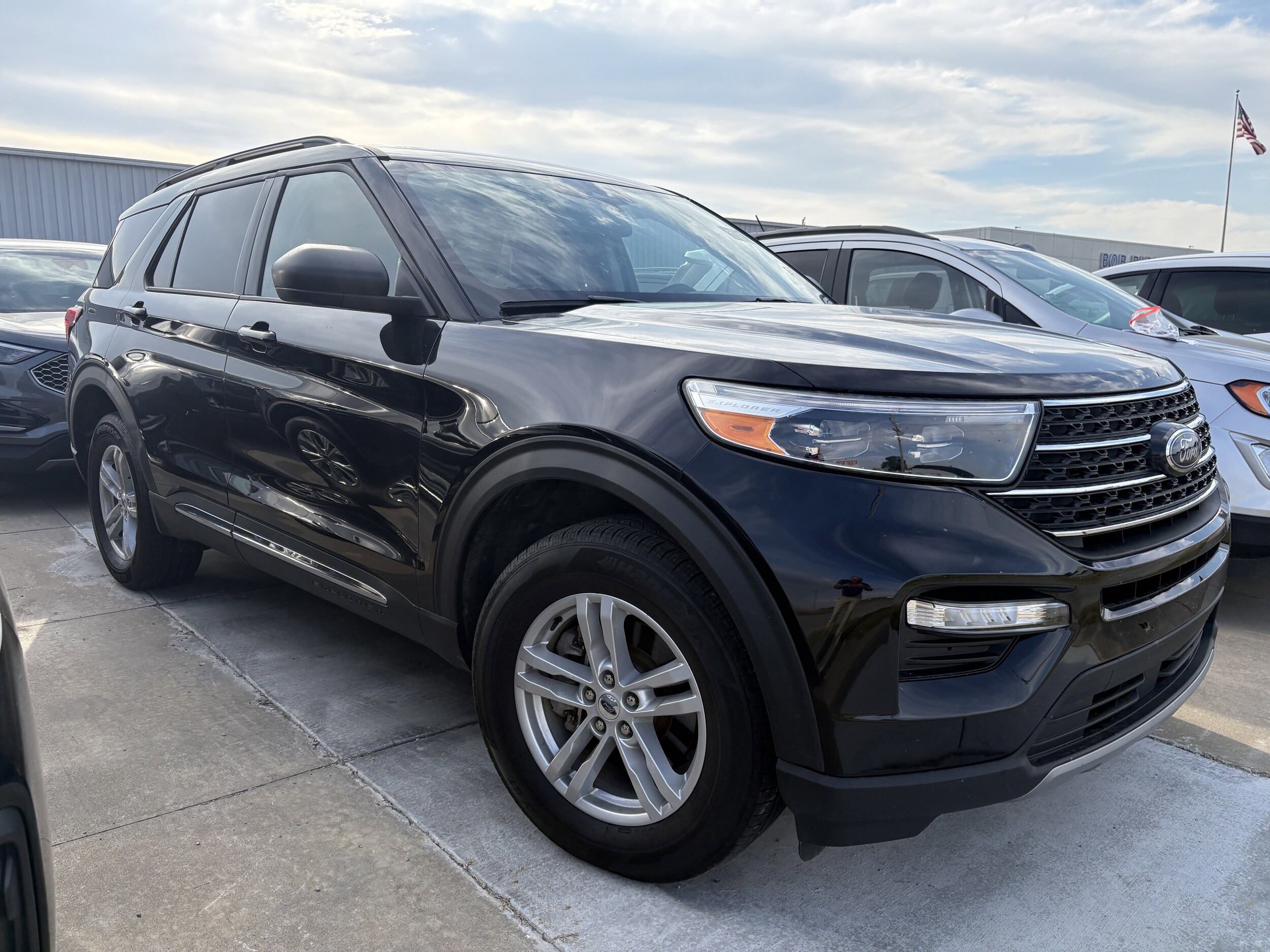 2023 Ford Explorer XLT photo 2