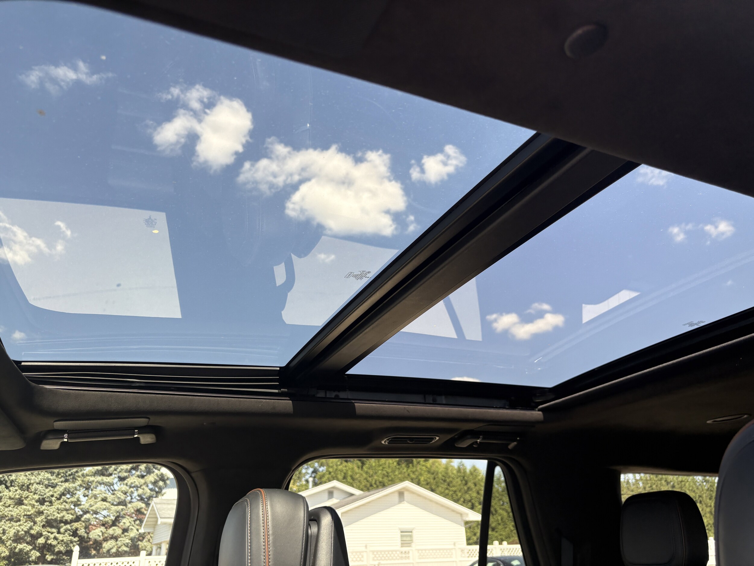 2023 Lincoln Navigator Black Label photo 2