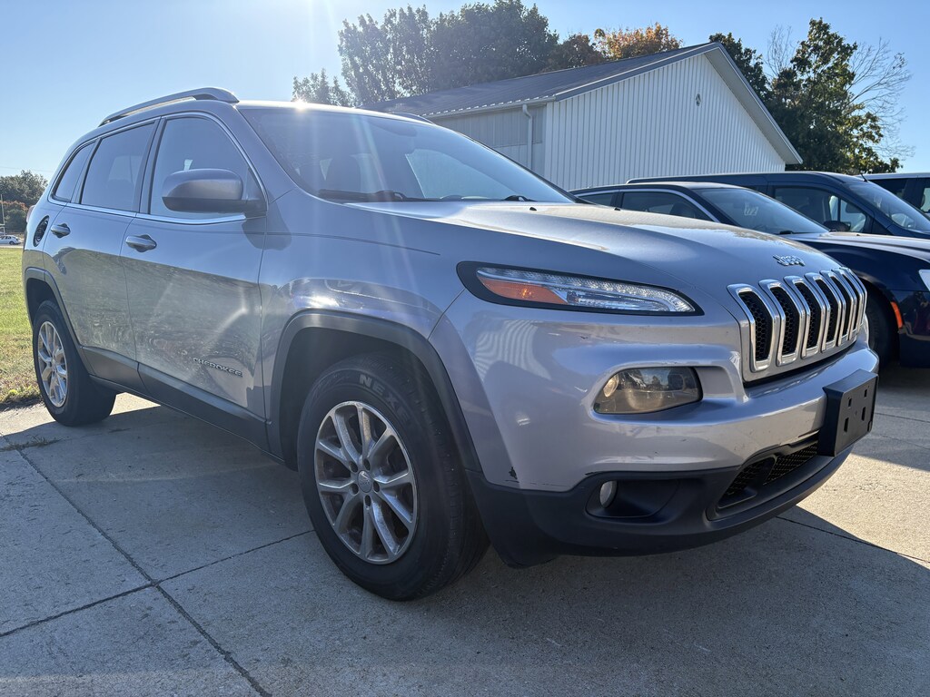 Used 2016 Jeep Cherokee Latitude SUV
