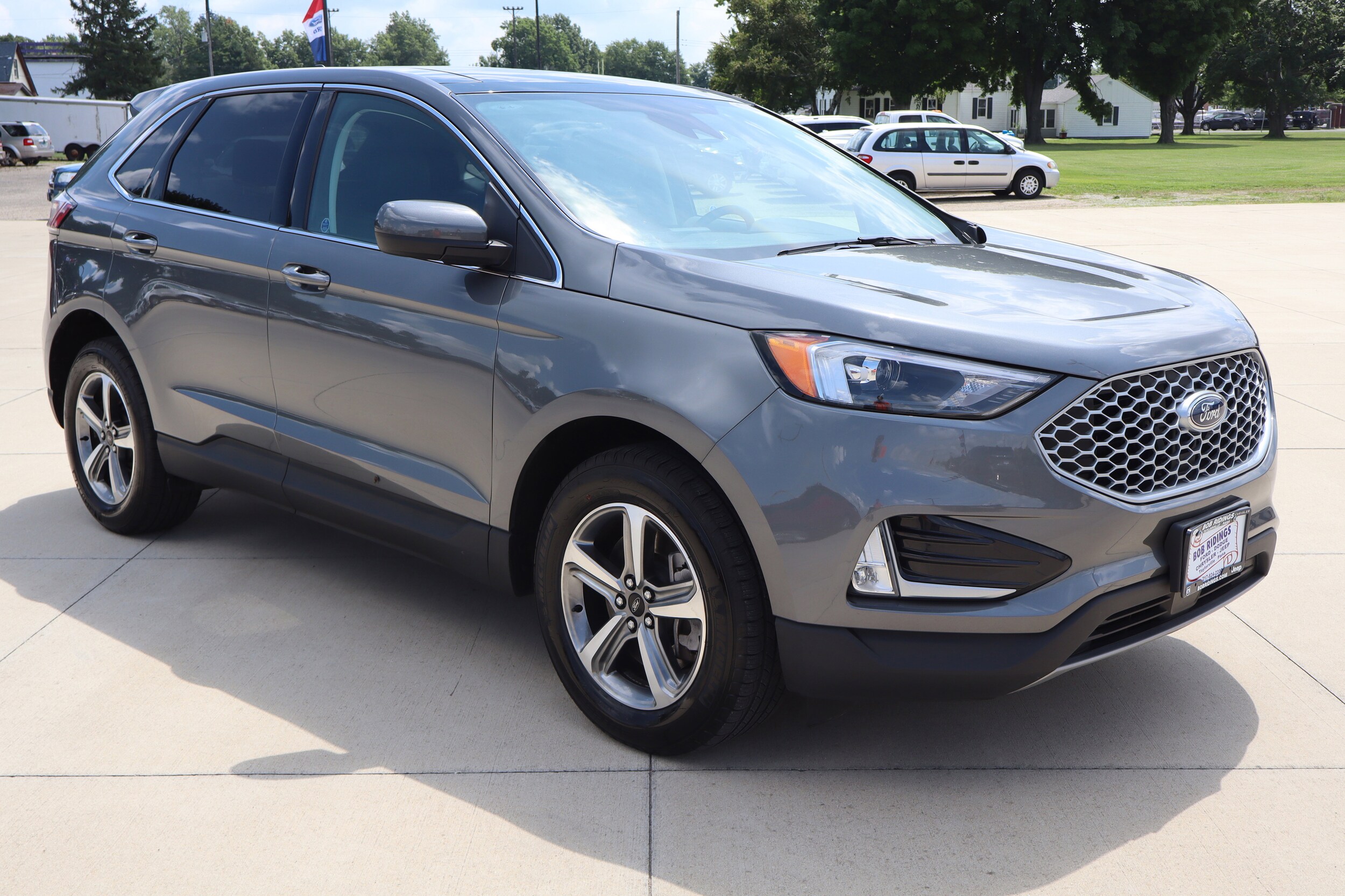 2023 Ford Edge SEL photo 3