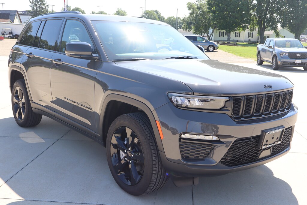 Used 2025 Jeep Grand Cherokee Limited SUV