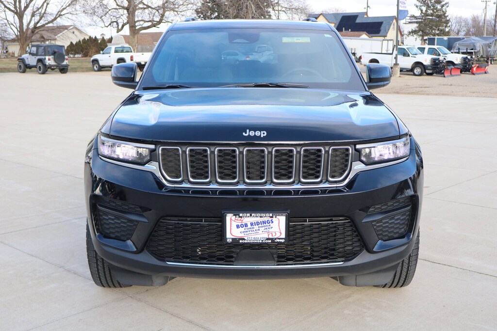 Used 2025 Jeep Grand Cherokee Laredo SUV