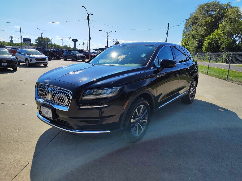 2023 Lincoln Nautilus photo 3