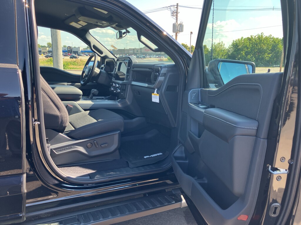 2025 Ford F-150 XLT photo 4