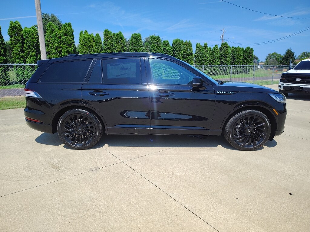 2025 Lincoln Aviator Reserve photo 2