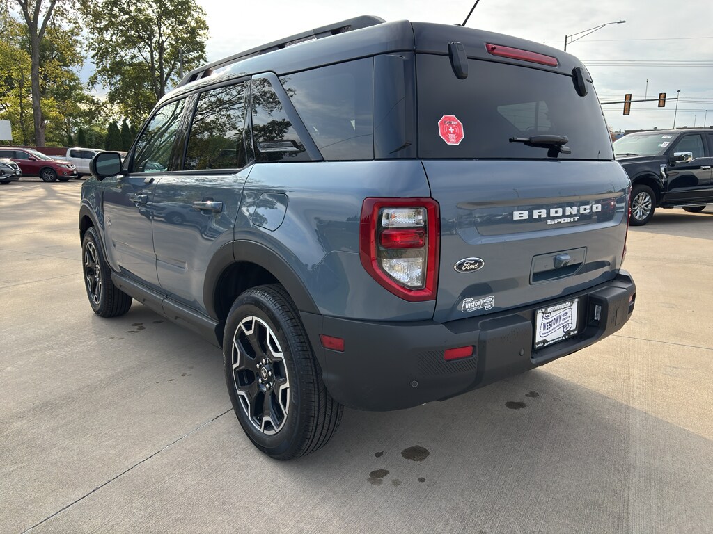 2025 Ford Bronco Sport Outer Banks photo 2