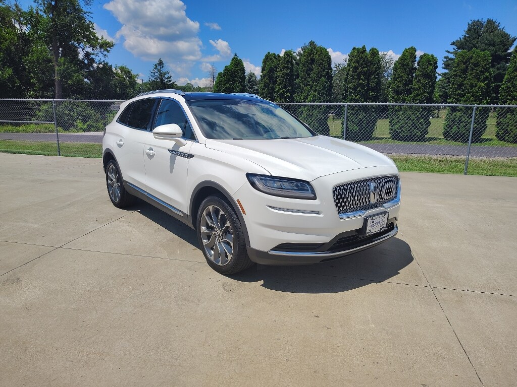 2022 Lincoln Nautilus Reserve photo 2