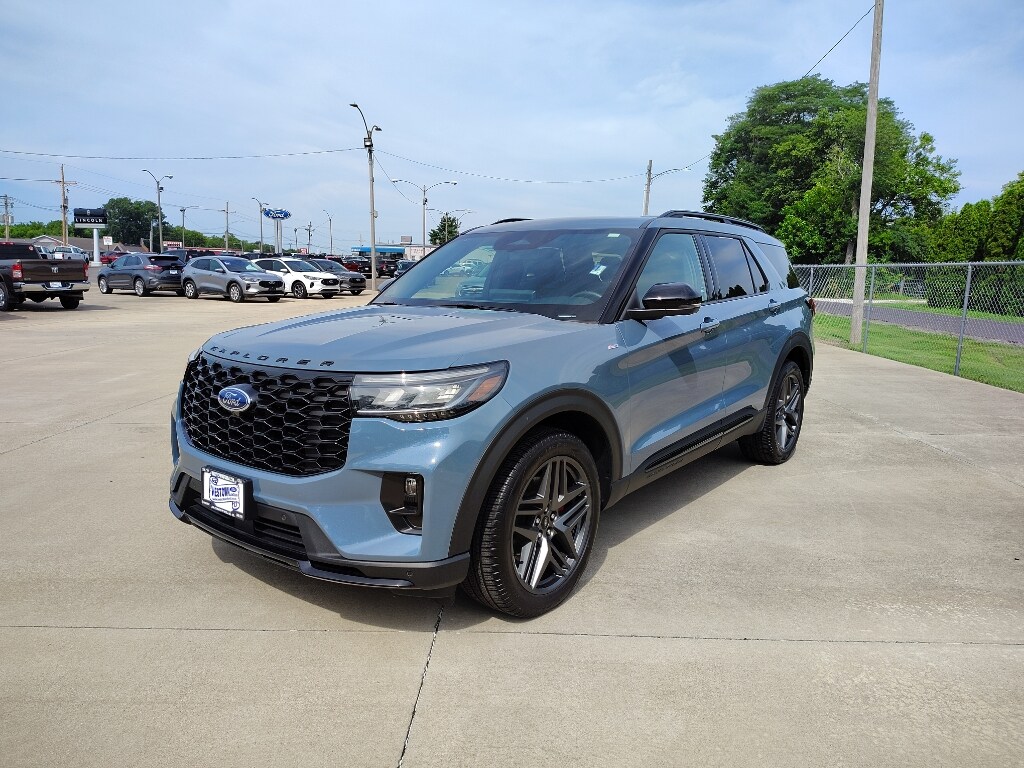 2025 Ford Explorer ST-Line photo 3