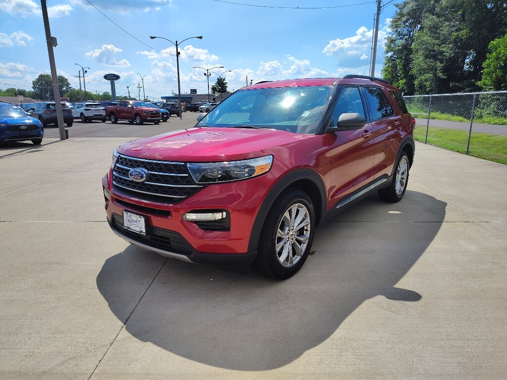 2023 Ford Explorer XLT photo 2