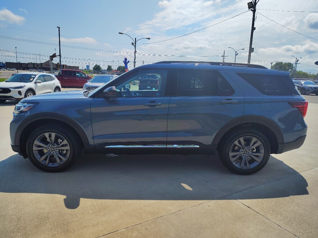 2025 Ford Explorer photo 4