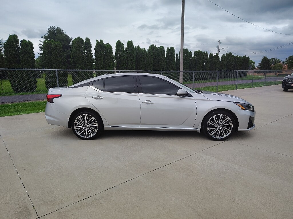 2024 Nissan Altima 2.5 SL photo 2