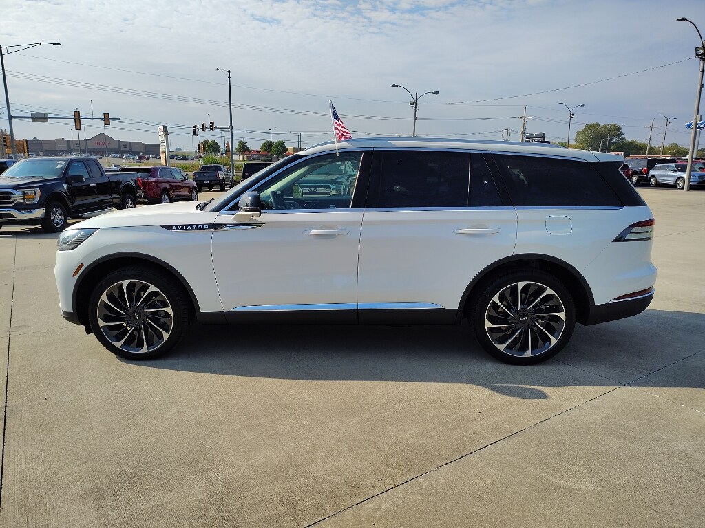 2025 Lincoln Aviator Reserve photo 2