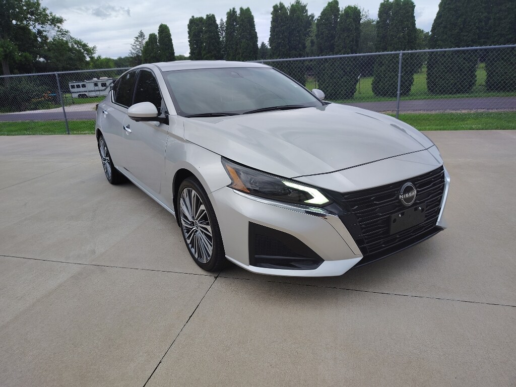 Used 2024 Nissan Altima 2.5 SL Sedan