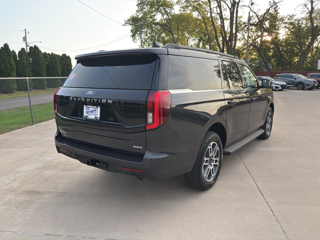 2025 Ford Expedition MAX photo 2