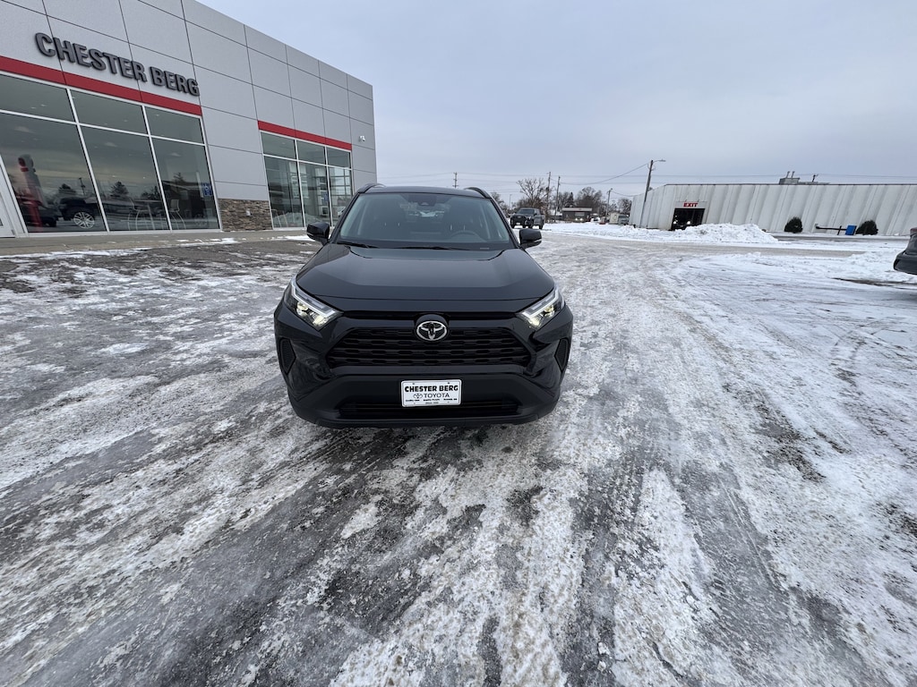 2025 Toyota RAV4 XLE photo 3