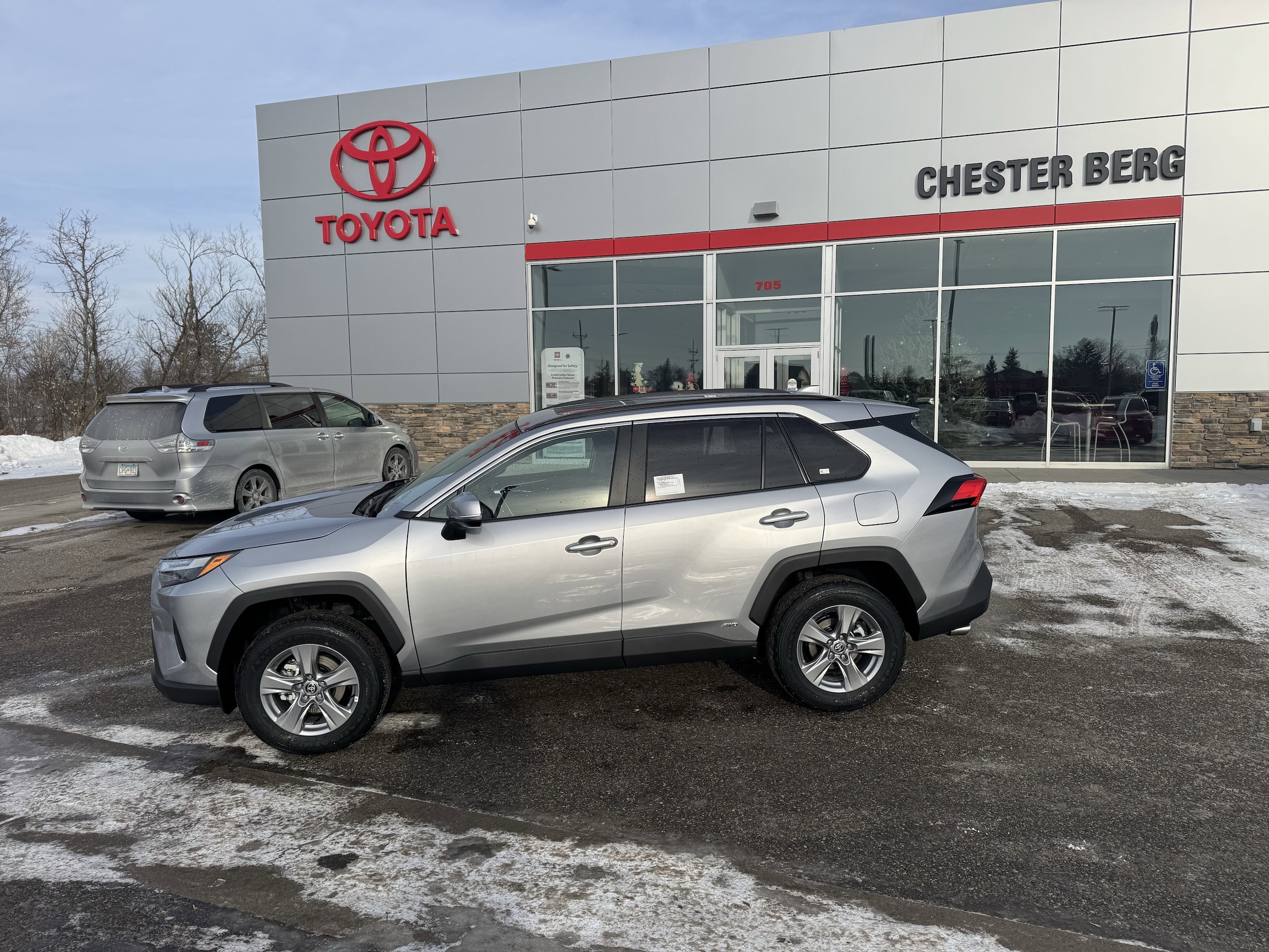 2025 Toyota RAV4 XLE's photo