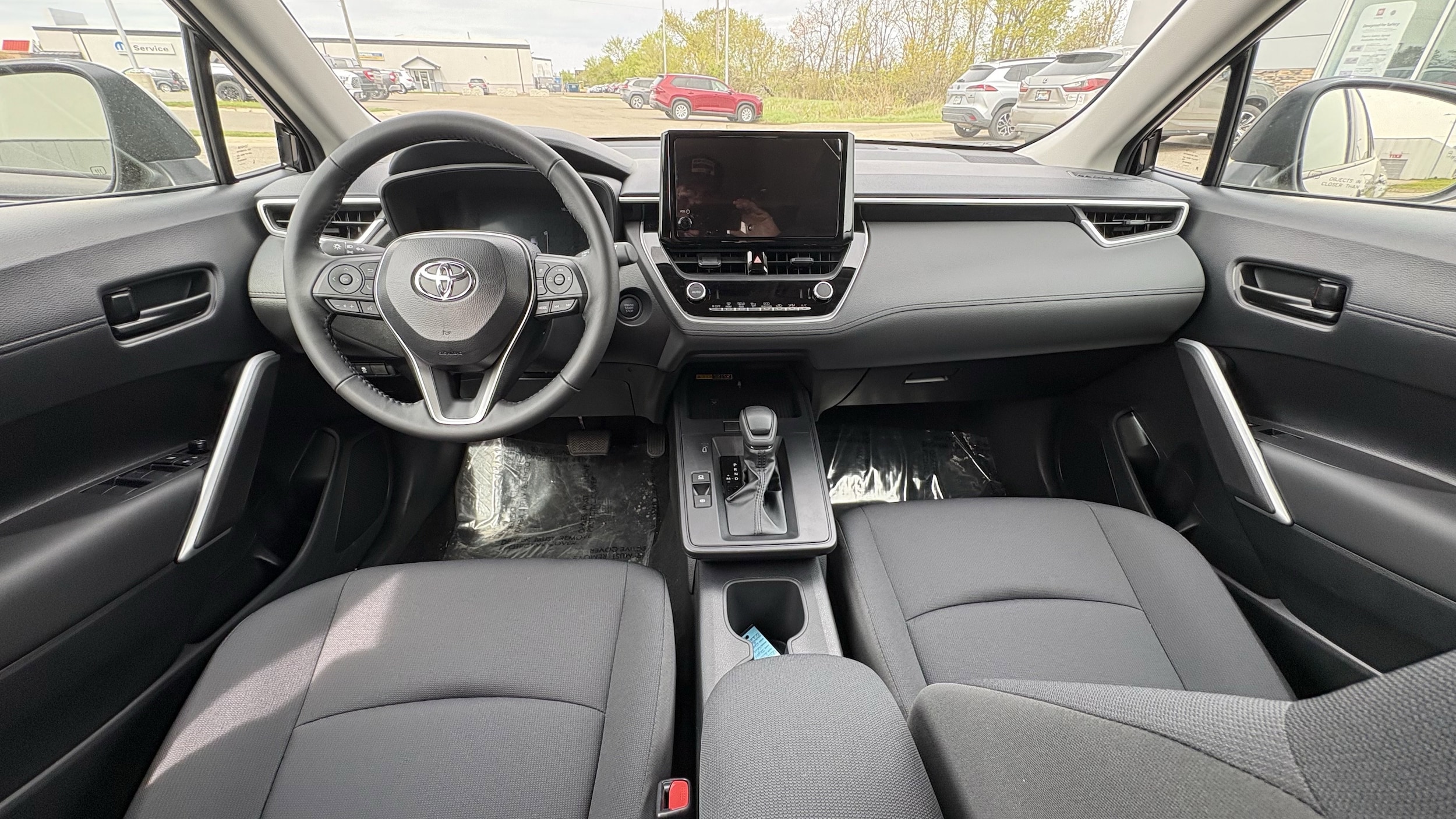 2026 Toyota Corolla Cross LE - Photo 9